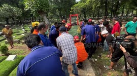 Burrial of 300 KG Man in Jakarta, Indonesia
