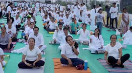 No stretch: World record 150,000+ for biggest yoga gathering shattered in western India