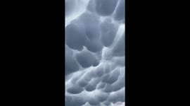 Awe-inspiring mammatus clouds blanket the skies of Aurora, Colorado
