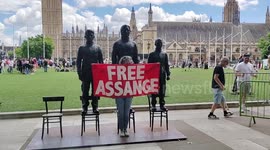 Stand on the Chair - The Real Statue Of Liberty, London