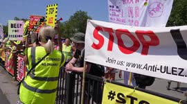 Several hundred anti-ULEZ protesters congregate at Marble Arch