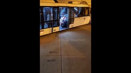 Vibrant victory: Sporting CP handball team shakes up Portuguese Cup celebration bus!
