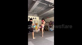 Chinese mother-to-be stuns as she maintains daily Muay Thai routines into late pregnancy
