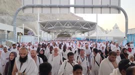 Hundreds of Muslims prepare for 'Stoning of the Devil' ritual in Mina, Saudi Arabia