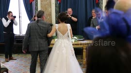 Mum with months to live gets perfect wedding after community rallied together