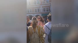 'Attention! Pickpockets!' - Heroic woman warns Venice tourists about thieves