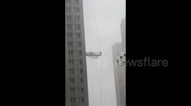 High-Altitude worker luckily survives torrential storm in China