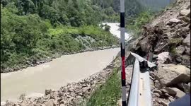 Heavy rainfall leads to landslide, Badrinath national highway gets blocked, pilgrims stranded