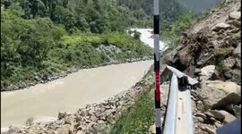 Heavy rainfall leads to landslide, Badrinath national highway gets blocked, pilgrims stranded