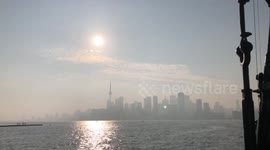 Smoke covers Toronto's skyline - city is rated as world's worst for air quality