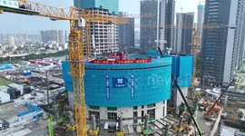 Skyscraper building machine builds a floor within days
