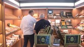 Lebanese cigar lovers hold to hobby despite economic crisis