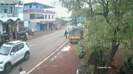 Pedestrian almost crushed by speeding bus in southwest India
