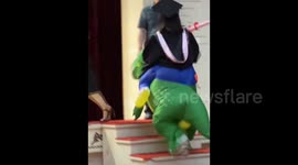 Impressive moments of graduation ceremonies at Chinese universities
