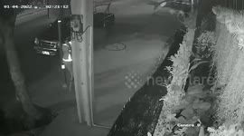 Electric wires explode while thief cuts them to steal high-voltage cables