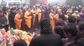 Thousands of people welcome god of wealth in temple