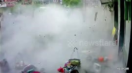 Four injured as building's facade crumbles onto busy street in China
