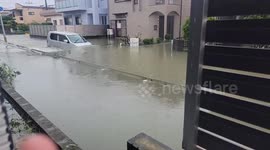 Resident bravely navigates flooded streets of Kurume City, Fukuoka Prefecture