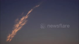 Astonishing 'phoenix tail' cloud formation spotted over central China