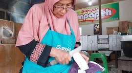 Watch: Indonesian woman's incredible cassava slicing skill