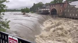 US: Heavy Rainfall, Dangerous Flooding Continue For 2nd Day In Northeast 5