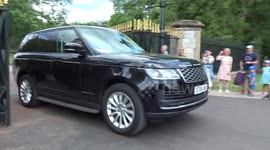 Range Rover leaves Windsor Castle just before President Biden's helicopter appears in the skies after the royal meeting