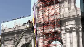 Firefighters of Madrid remove ilegal banner in Puerta de Alcalá, Madrid in this 11th of July 2023