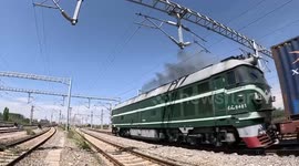 Xinjiang border port handles 4,000 China-Europe freight trains this year