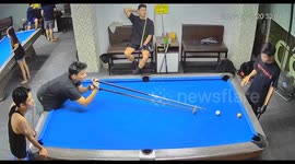 Hilarious billiards blunder leaves players in stitches