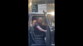Jamie Foxx returns lost purse to woman in Chicago, US
