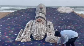 Sand artist builds sculpture dedicated to India's latest Moon mission