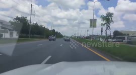 'Drink driver' weaves dangerously along Thai highway