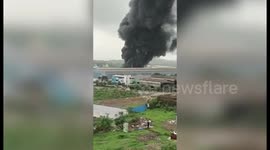 Thirty workers miraculously escape massive fire in foam bed factory in Thane, Maharashtra, India