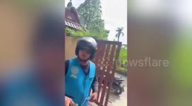 Hot-headed taxi driver threatens tourist over fare row in Thailand