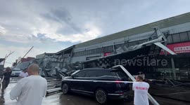 Intense winds topple billboards onto cars in southern China