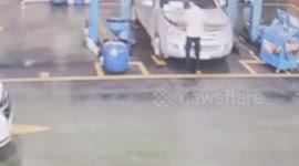 Large python battles with mechanics in fierce tug-of-war as it refuses leave driver’s truck