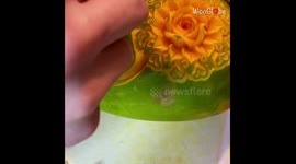 Carving pro turns papaya into a must-see delight... no spinach needed!