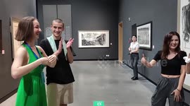 Foreign artists learn folk dance at art museum in China's Xinjiang