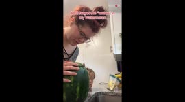 Woman finds a strangely hollow watermelon from ALDI grocery store