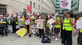 Anti-ulez protest outside BBC