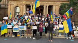 Ukrainians hold ‘Thank you Australia rally’ in Sydney after government announce new support package