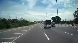 Ice-cool driver steers truck away from road when tire explodes