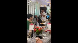 Man's frantic dance moves steal show at wedding in Vietnam