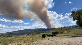 Thick smoke billows into sky after lightning ignites wildfire in Colorado