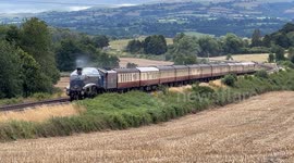 Sir Nigel Gresley steam train passes through Shropshire
