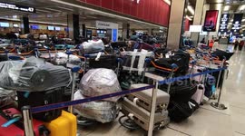 Mountains of suitcases, delayed flights, ruined travel... Paris Orly airport was hit by an