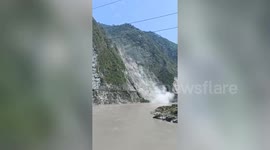 Massive landslide lead closure of important road in northern India