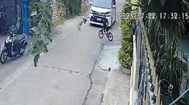 Quick-thinking driver steps on brakes when kid zips into street on his bike