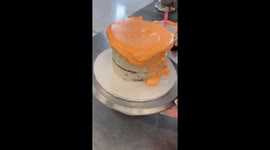 Talented cake artist outdoes herself by introducing red velvet cake to her piping prowess