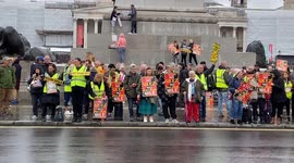 Anti-ULEZ protesters gather in Trafalgar Square despite rain